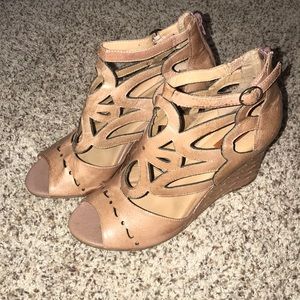 Mia mooz tan caged wedges